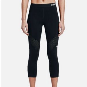 Nike Pro Hypercool Capri Black/White Women's 3/4 Pants Tights medium